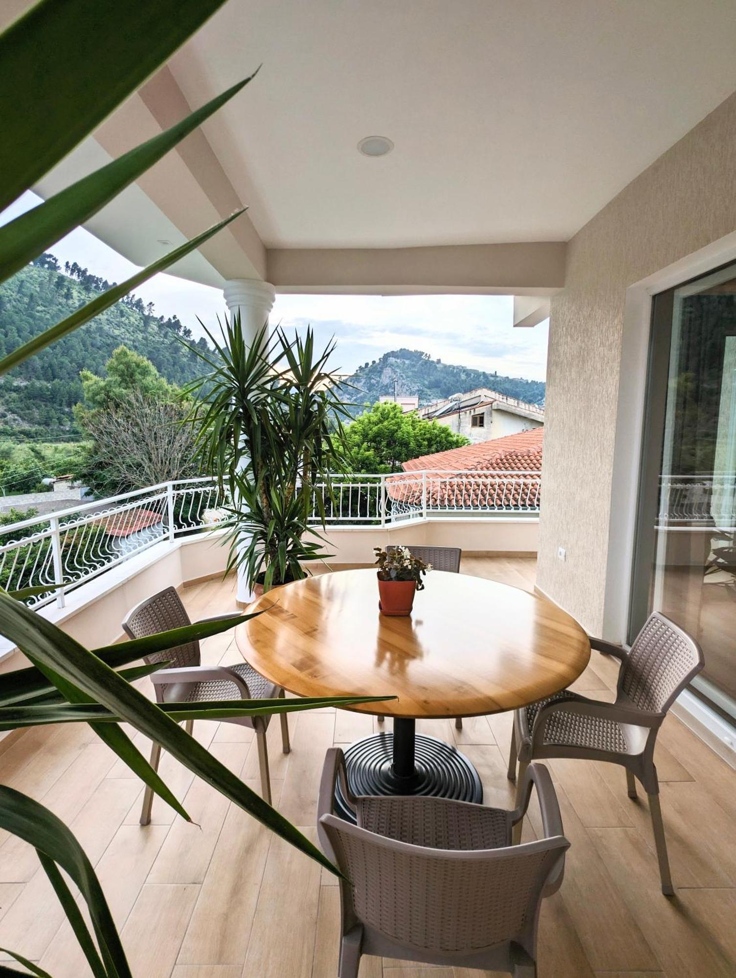 Villa With Garden And Veranda Berat Exterior foto